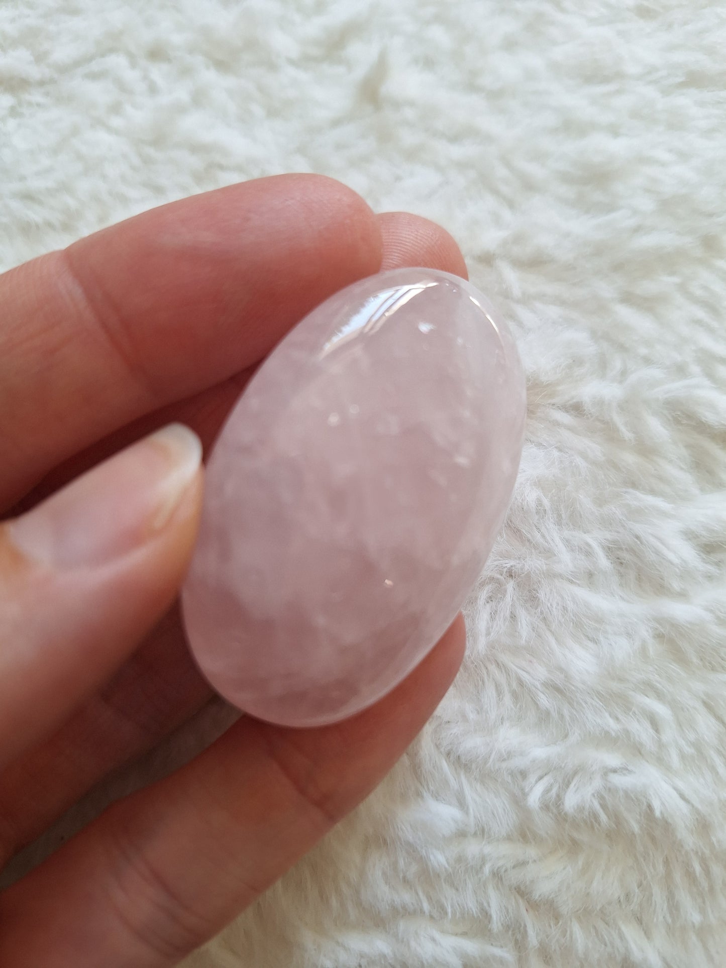 Pierre de poche Quartz Rose - Apaisement, amour et équilibre au creux de votre main - Bonheur de Lune