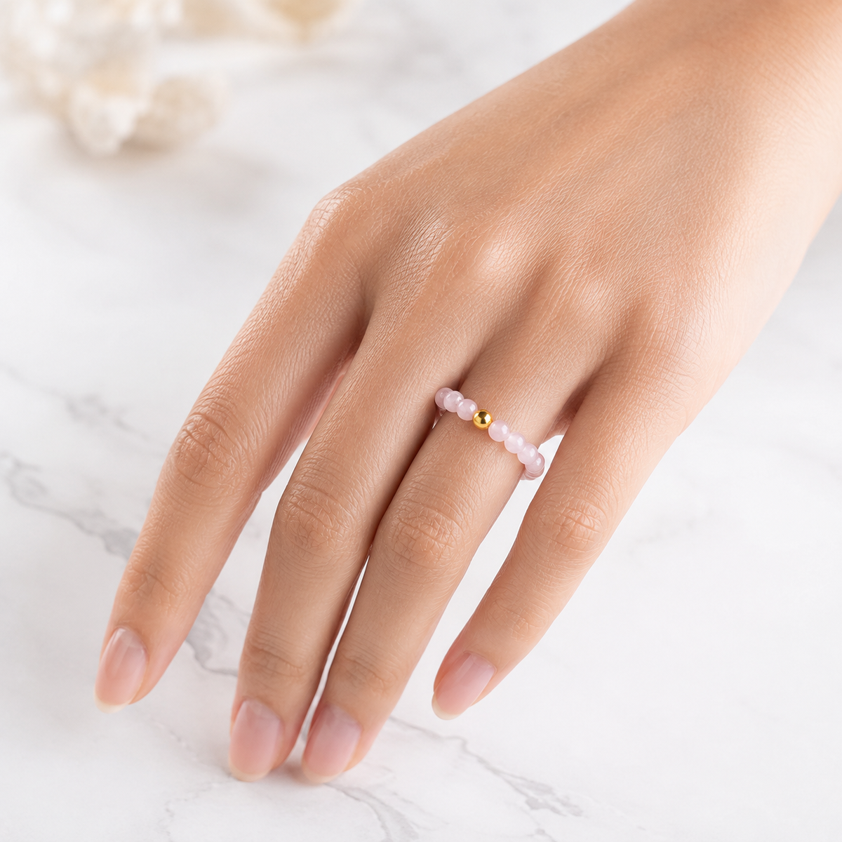 Bague Quartz Rose en pierre naturelle portée – idée bijou femme – Bonheur de Lune