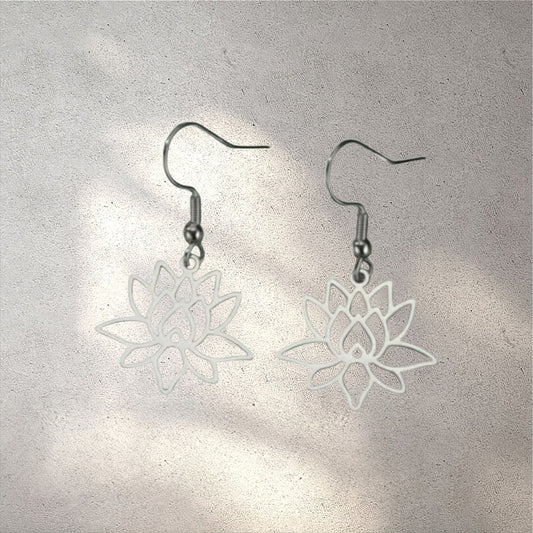 Boucles d’Oreilles Lotus – Pureté & Éveil Spirituel – Acier Inoxydable Doré ou Argenté – Bonheur de Lune