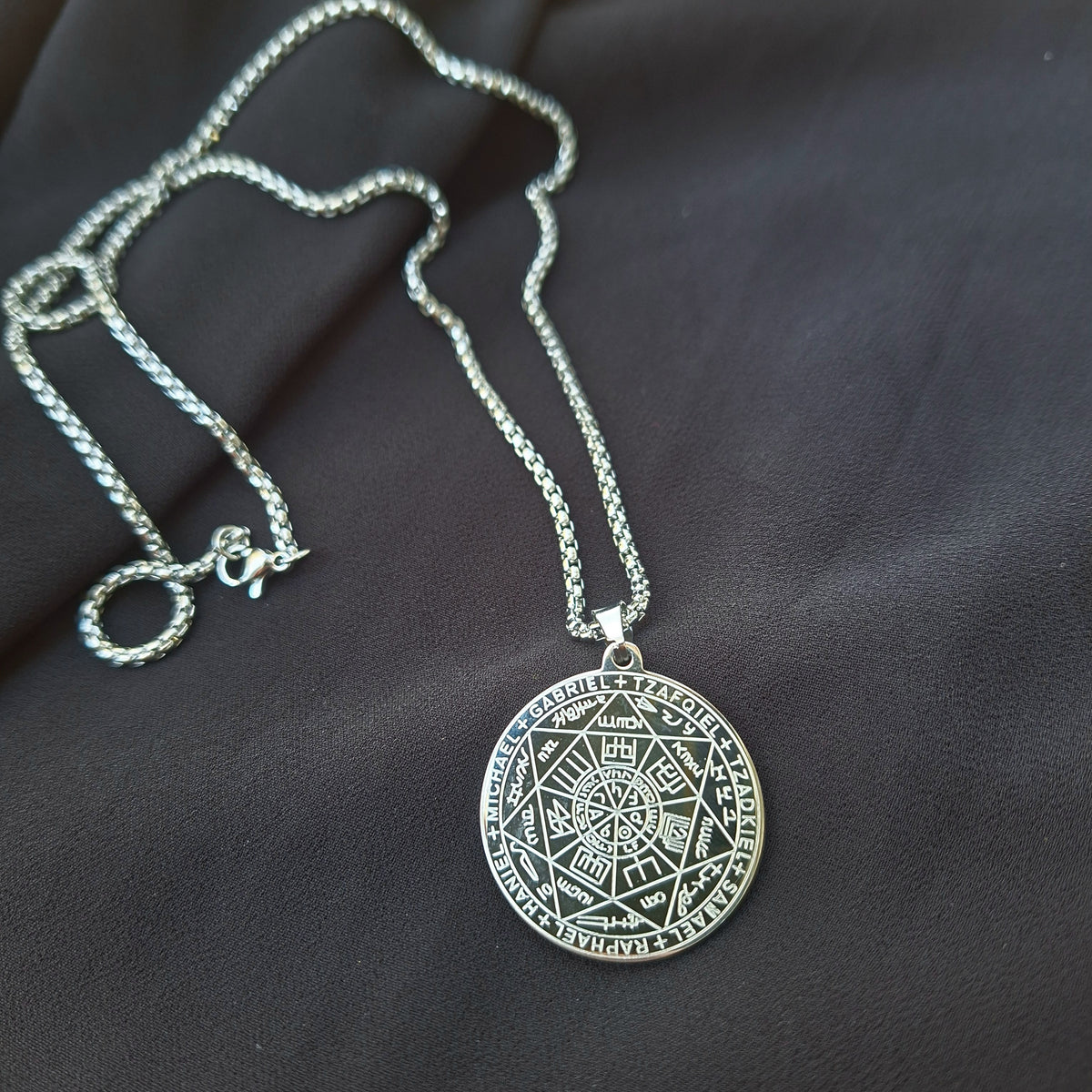 Collier Talisman des 7 Archanges - Protection Spirituelle et Énergie Positive - Acier Inoxydable - Doré ou Argenté – Bonheur de Lune