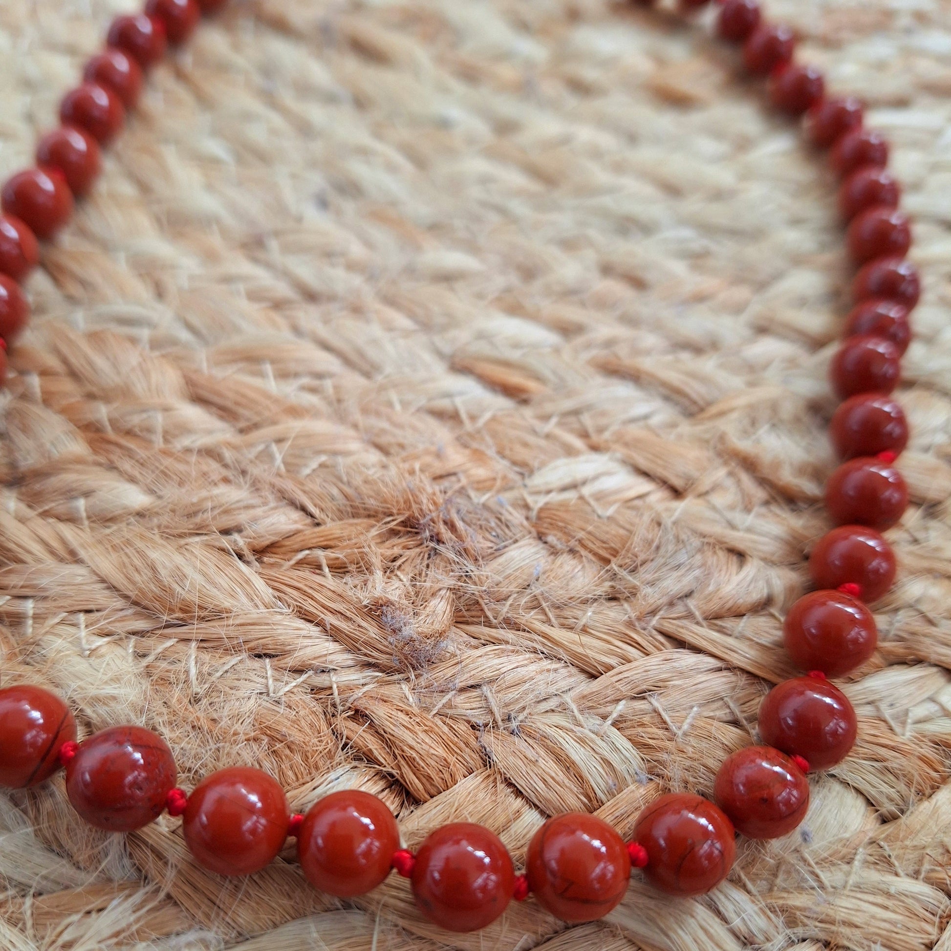 Collier Jaspe Rouge 8 mm – Courage & Stabilité – Acier Inoxydable - Bonheur de Lune