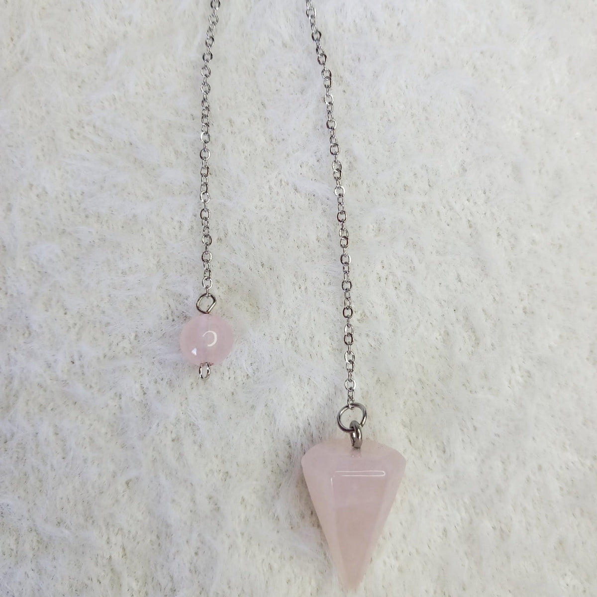 Pendule en quartz rose, outil de divination et de soin - Bonheur de Lune