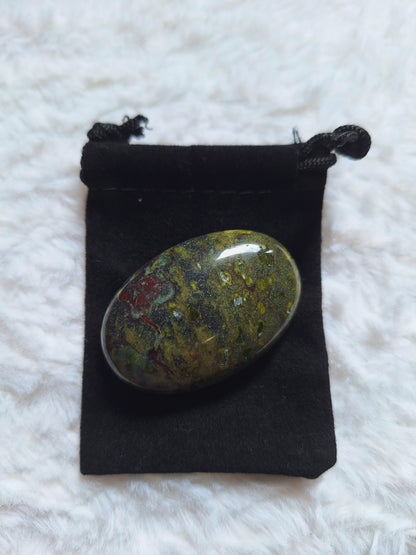 Pierre de Poche en Jaspe Sang de Dragon – 4,5x3x1,5cm – Bonheur de Lune