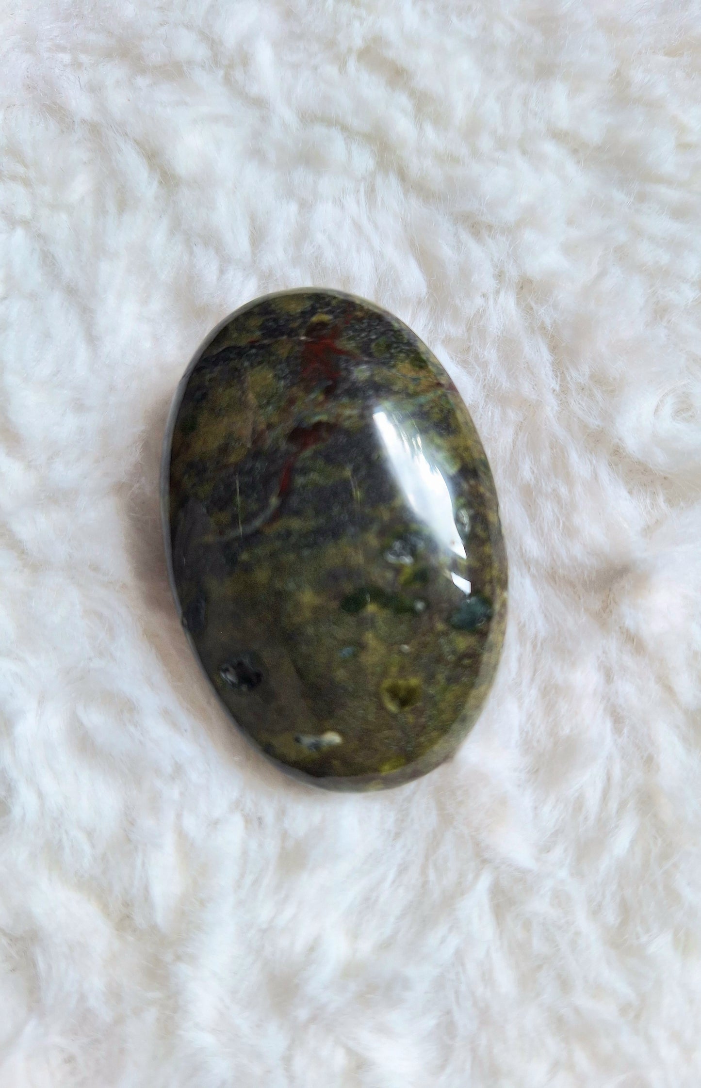 Pierre de Poche en Jaspe Sang de Dragon – 4,5x3x1,5cm 🐉 - Bonheur de Lune