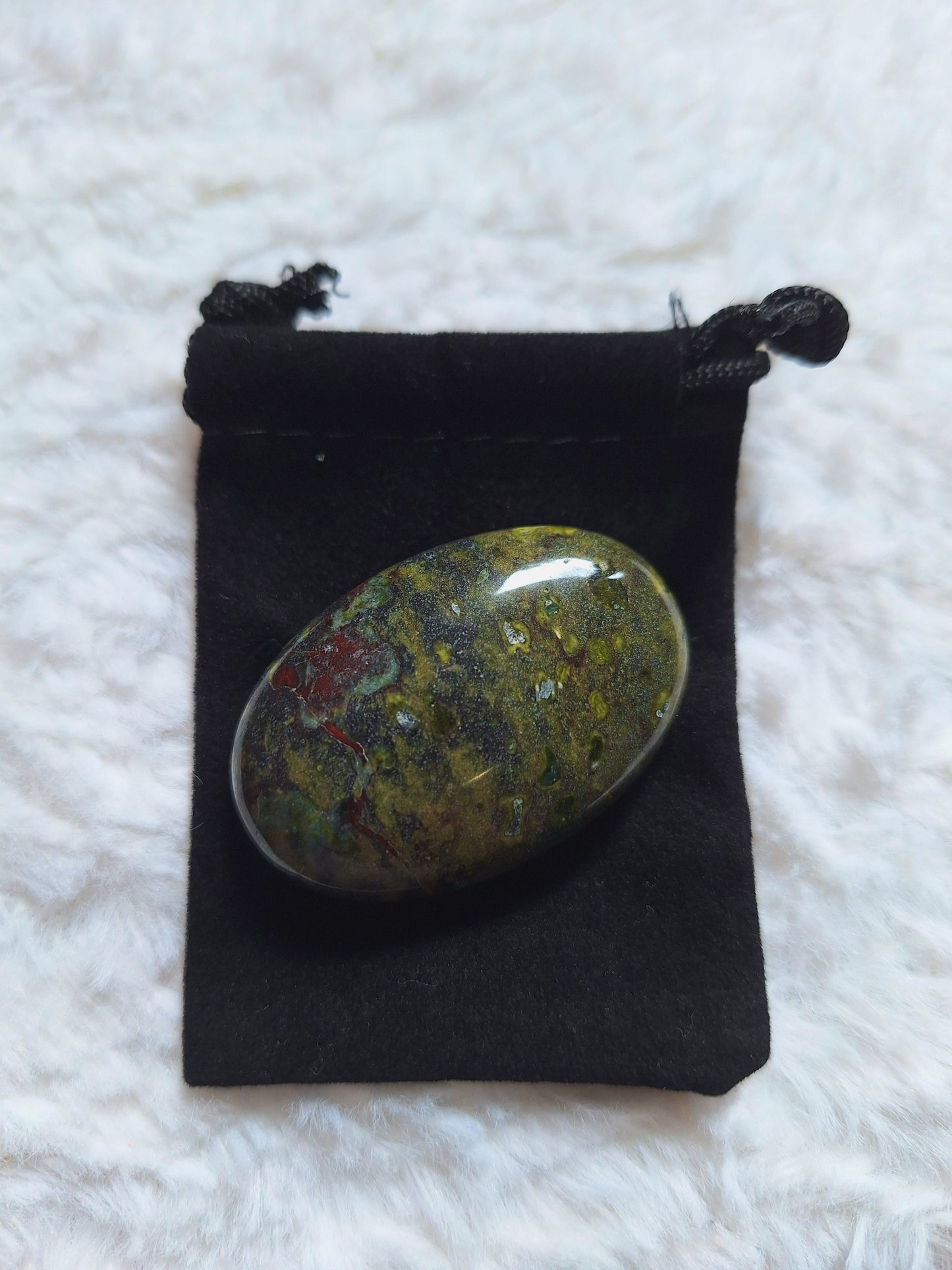 Pierre de Poche en Jaspe Sang de Dragon – 4,5x3x1,5cm 🐉 - Bonheur de Lune