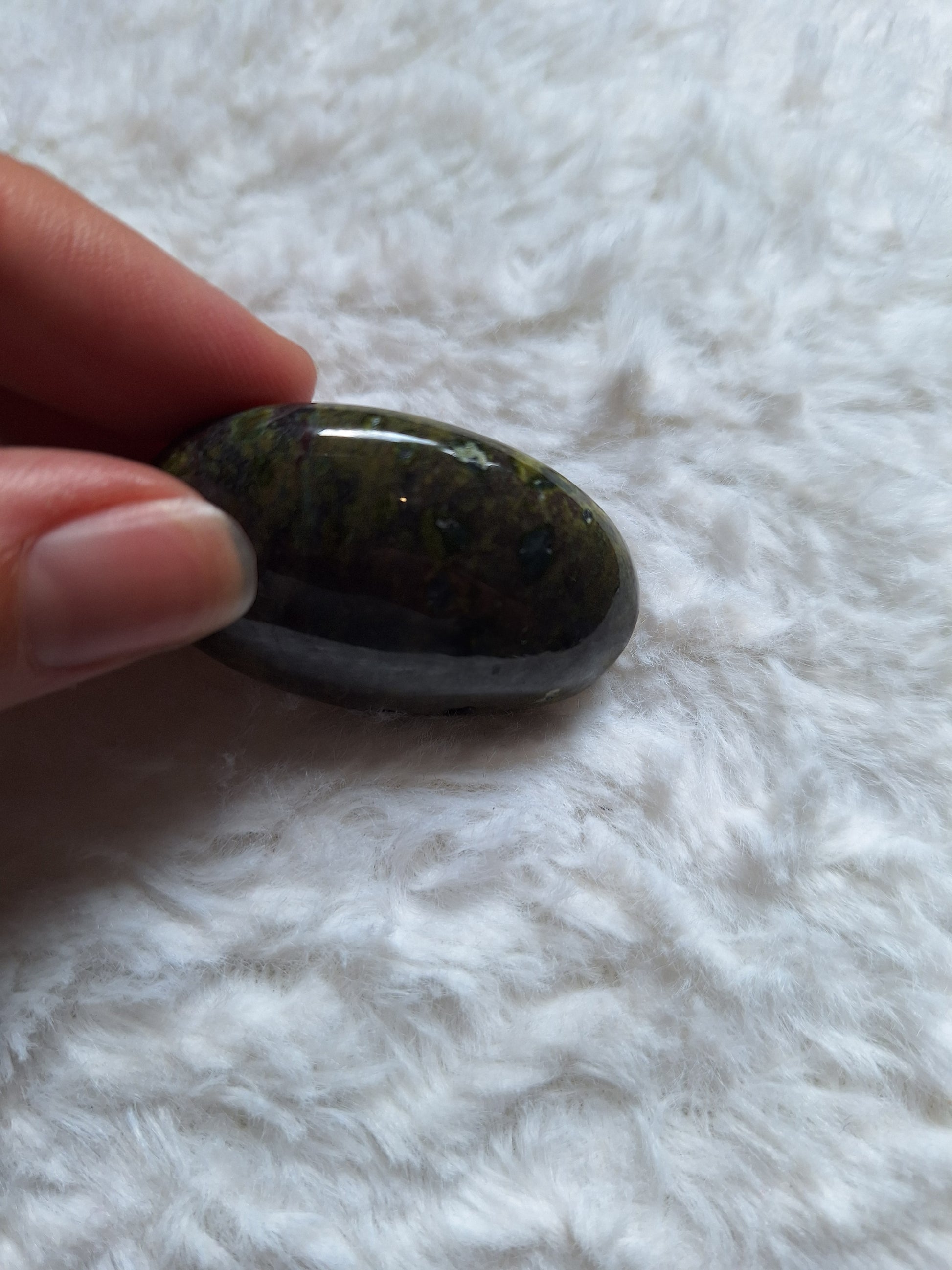 Pierre de Poche en Jaspe Sang de Dragon – 4,5x3x1,5cm 🐉 - Bonheur de Lune